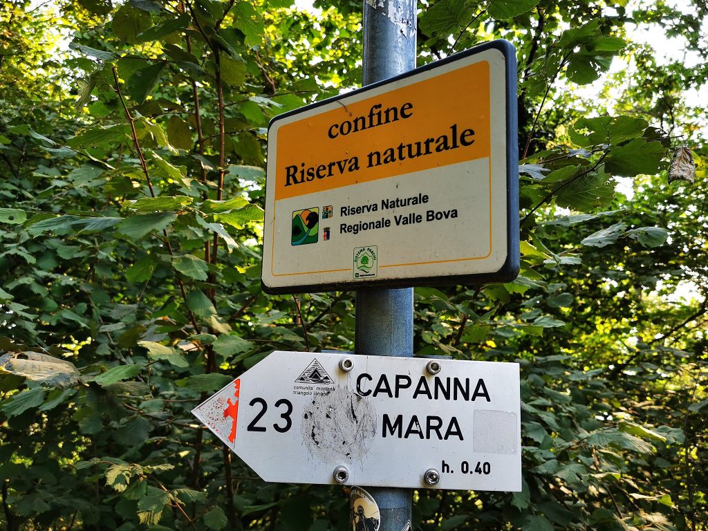 Segnavia per la Capanna Mara dal Parco del Viceré. Foto @ Kaitu/Wikimedia Commons