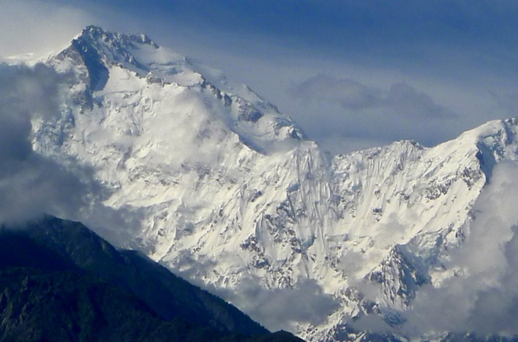 Il Nanga Parbat dalla Karakorum Highway. Foto di Stefano Ardito