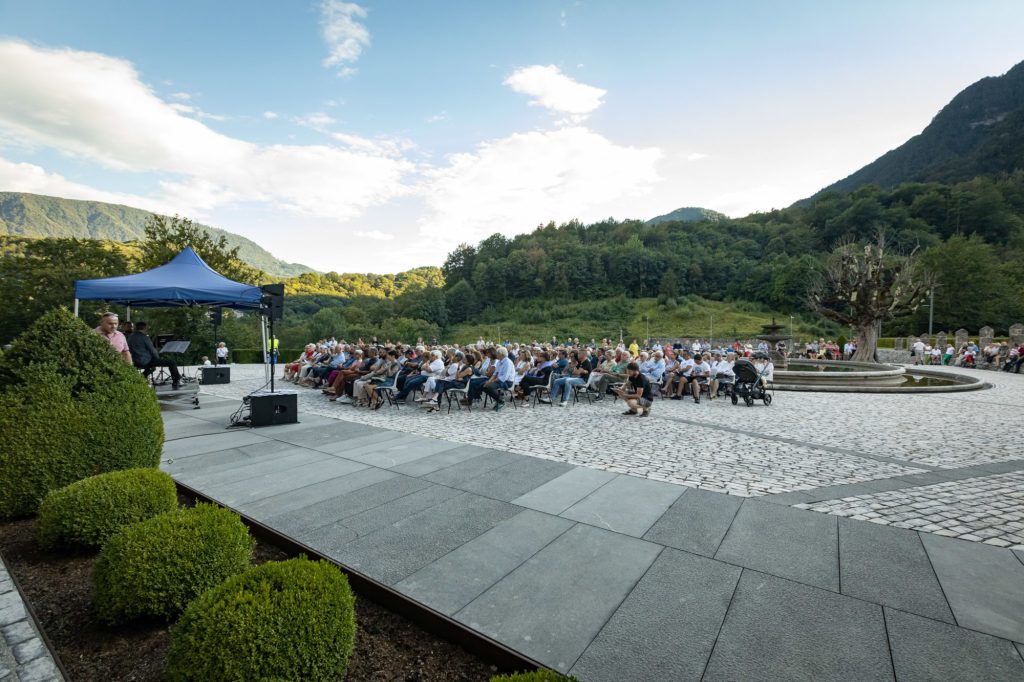 Montagna a teatro: concorso nazionale di drammaturgia di montagna Oltre le nuvole