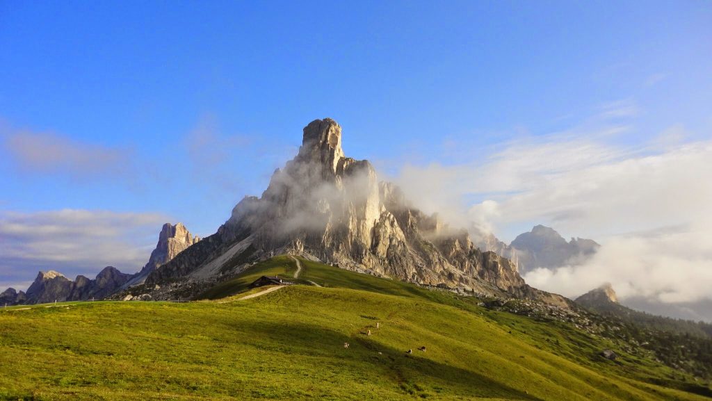 La Gusela del Nuvolau vista dal passo Giau. Foto @ Marco Manfroi/Wikimedia Commons