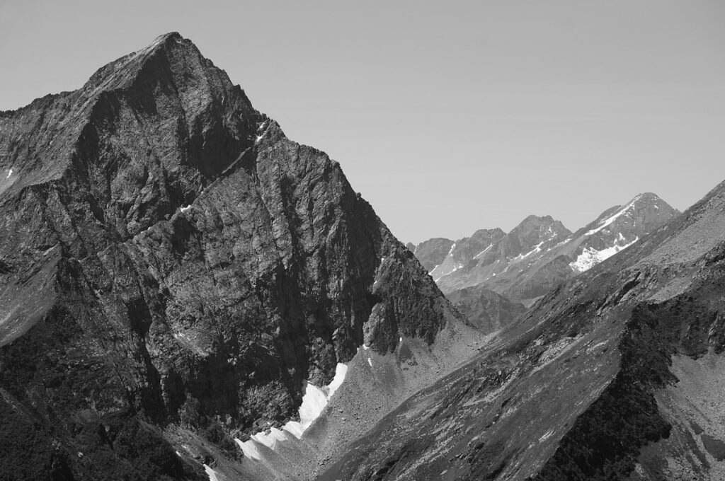 Il Monte Tagliaferro e il Colle Mud. Foto di Riccardo Carnovalini