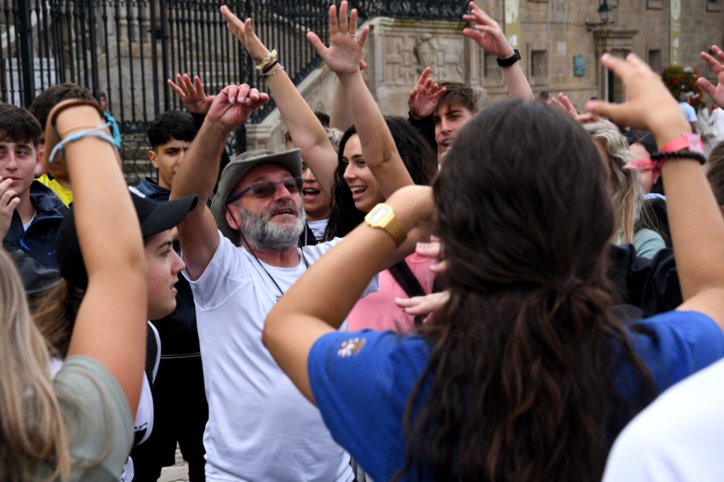 Santiago de Compostela, festa alla fine del Cammino. Foto di Stefano Ardito