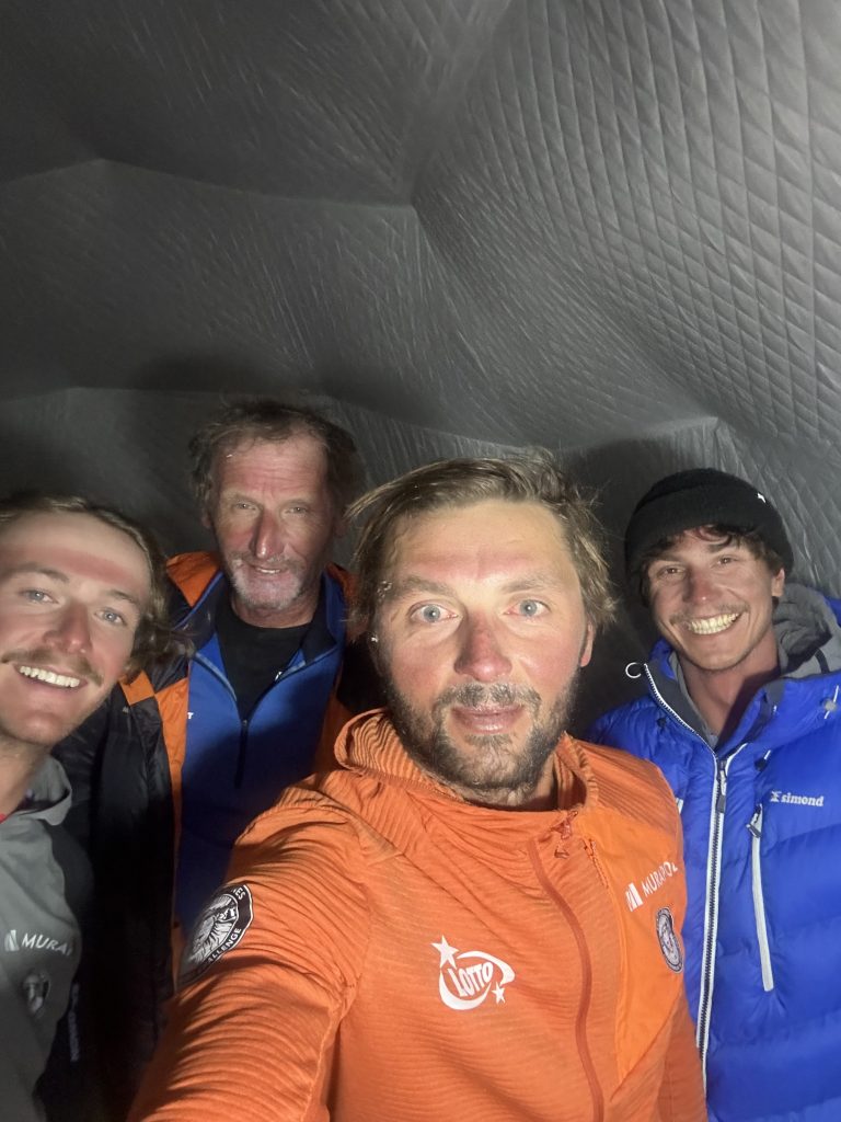 Andrzej Bargiel sul Gasherbrum 2. Foto di Andrzej Bargiel