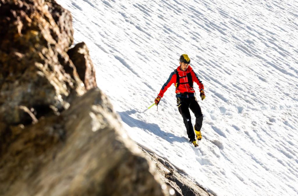 Record Nadir Maguet sulla via normale delle Grandes Jorasses. Foto di Evi Garbolino