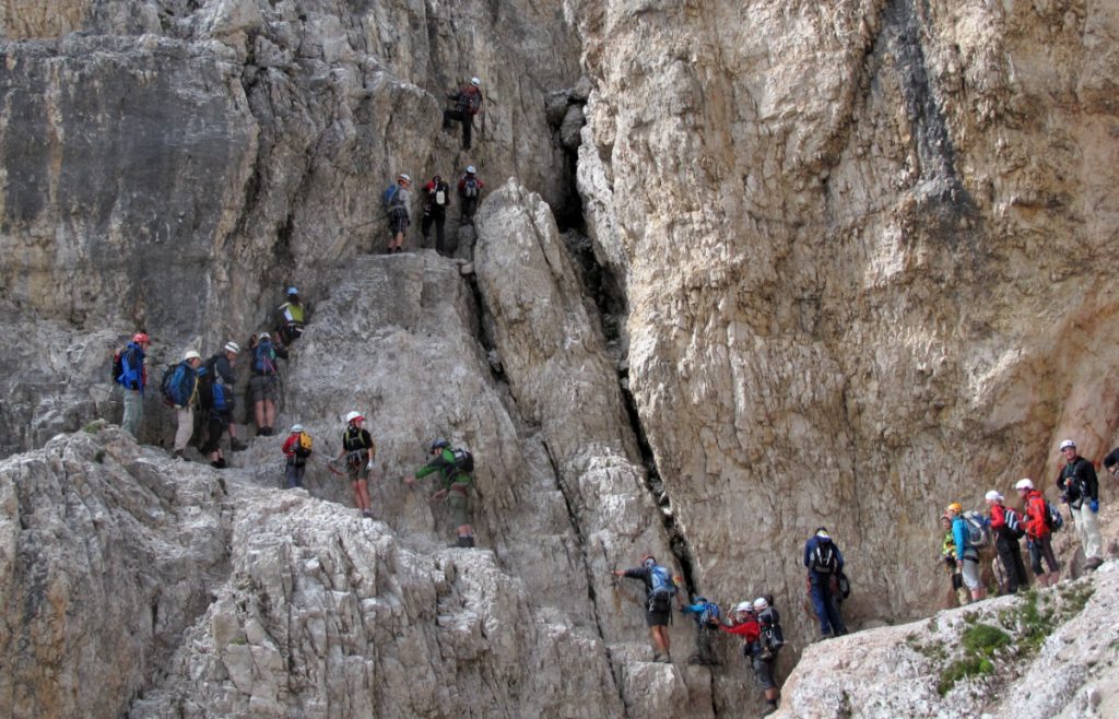 Coda sulla ferrata del Paterno credit Stefano Ardito