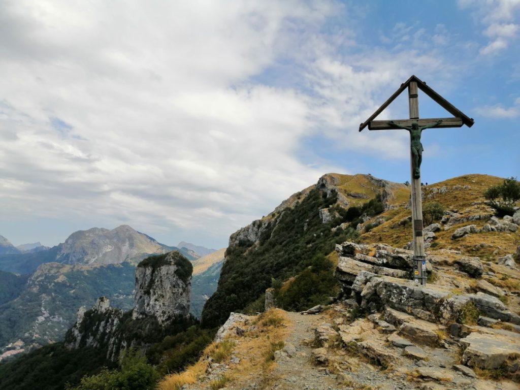 Il Callare di Matanna alle sue spalle il Procinto credit Ettore Pettinaroli