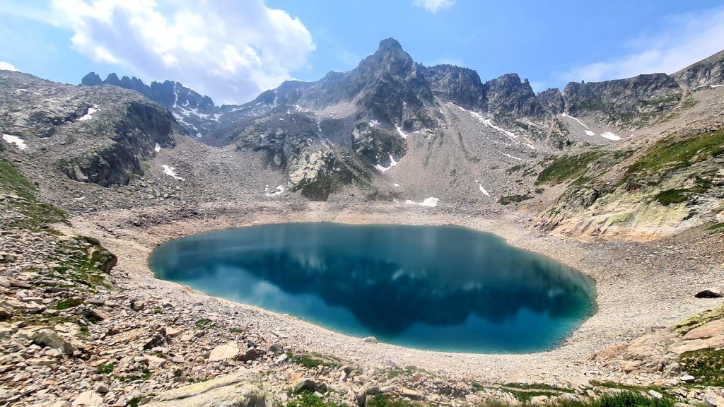 Il Lago delle Portette, dal rifugio Questa, foto di Stefano Ardito.