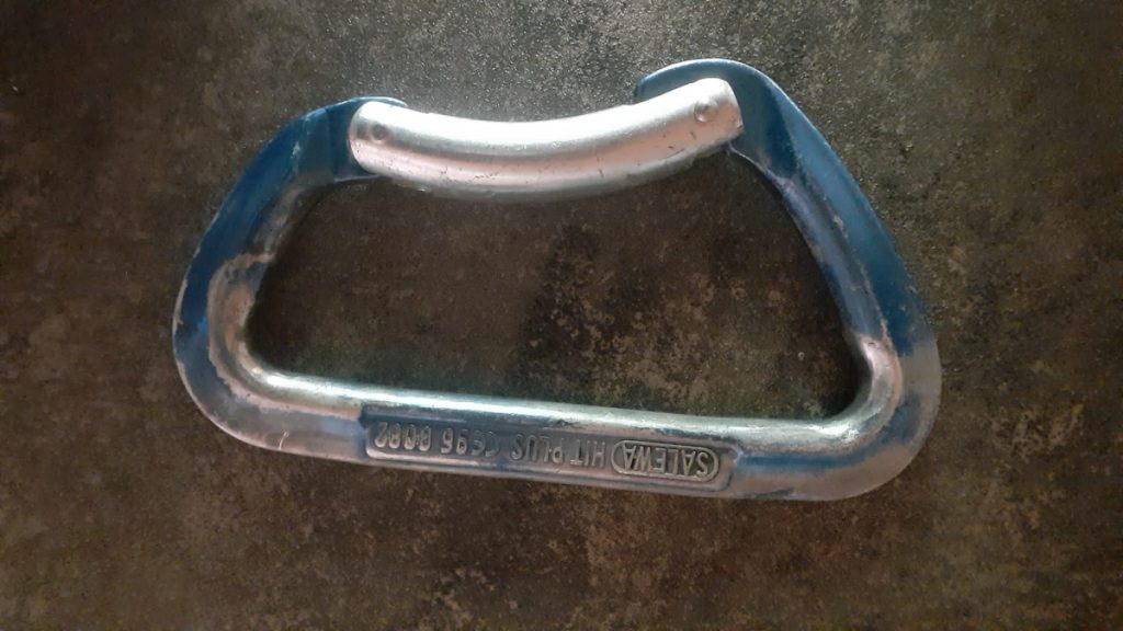 Il moschettone ritrovato da Mazzilis