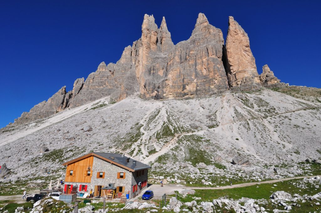 Il rifugio Lavaredo e la Cima Piccola, foto SA