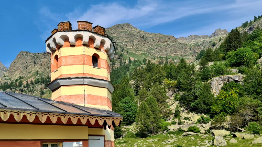 Il rifugio Ex Casa di Caccia del Valasco, foto di Stefano Ardito.