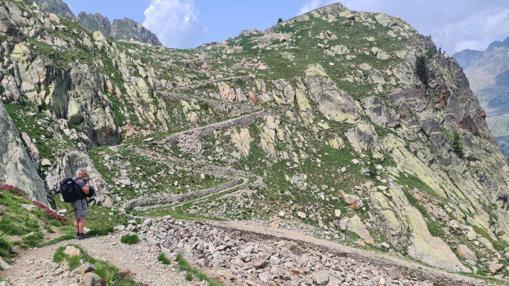 La strada militare per il Lago del Claus, foto di Stefano Ardito.