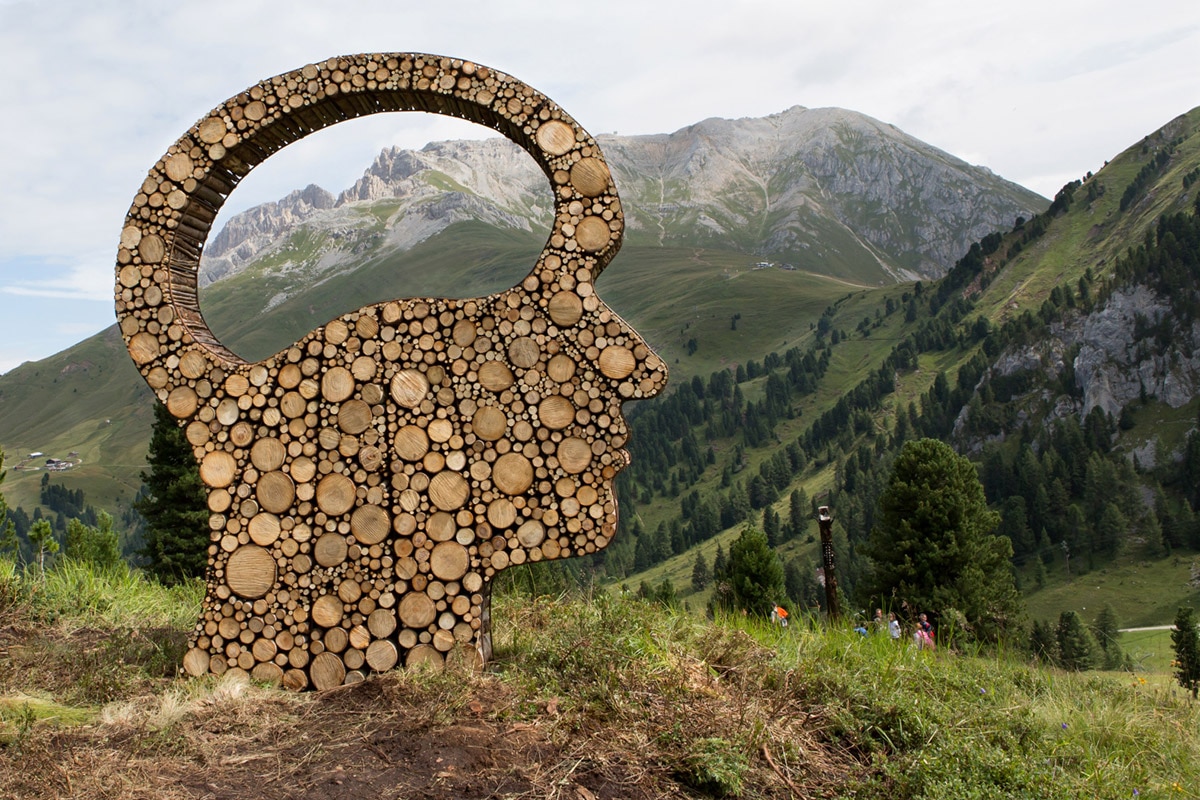 Minds eye di Olga Ziemska Parco di arte RespirArt 2015. Credits Eugenio Del Pero, Latemar Dolomites.