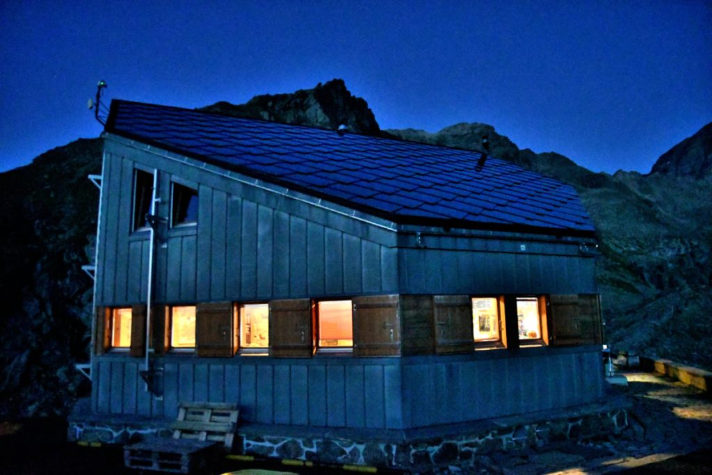 Sera alla Cabane de Panossiere credit Stefano Ardito