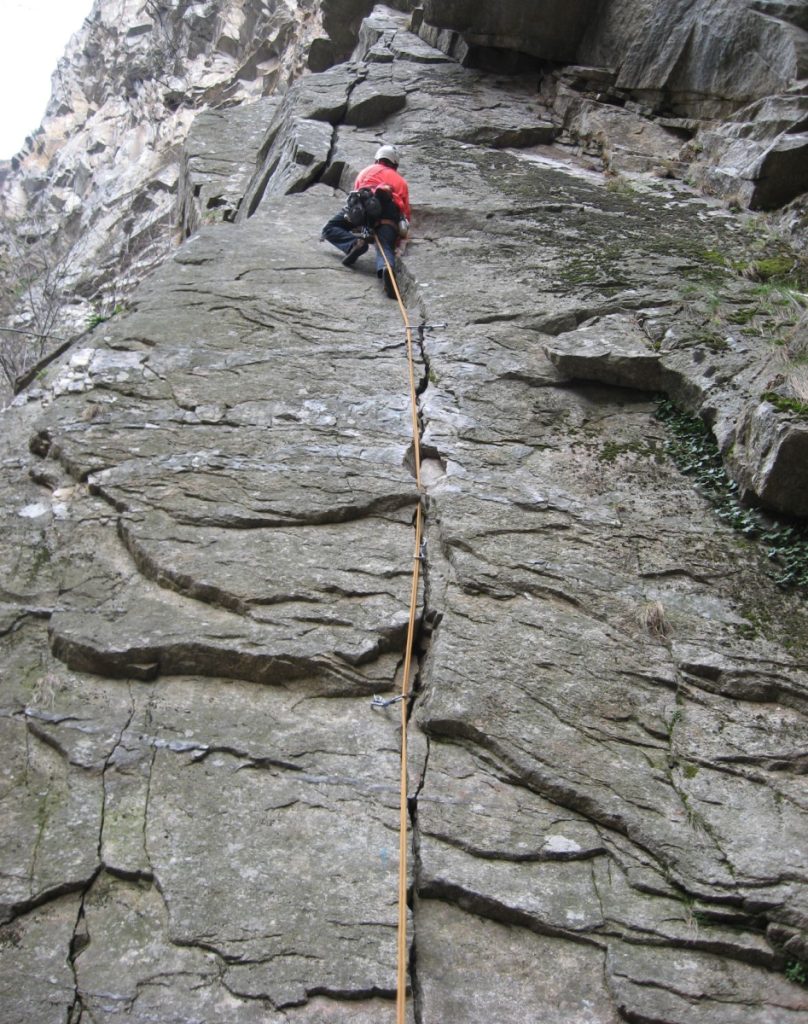 F. Michelin sul primo tiro della via degli strapiombi credit Elio Bonfanti
