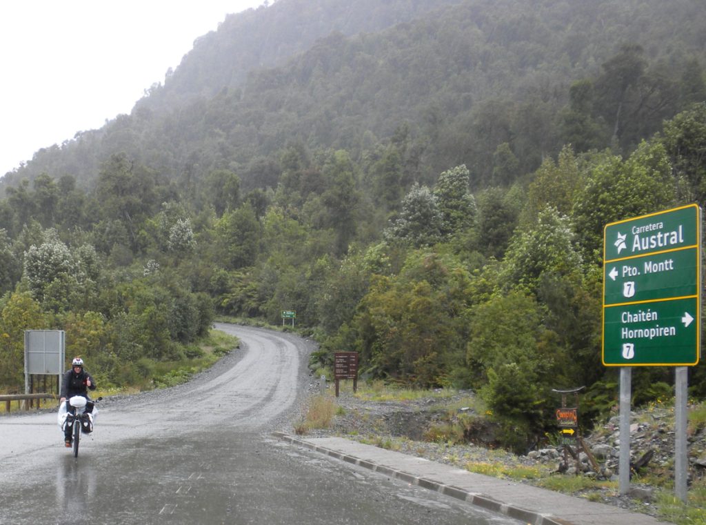Frequenti cartelli verdi indicano la giusta direzione