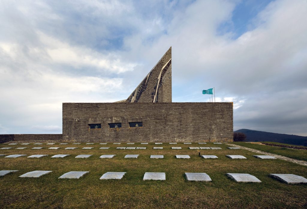 Il Cimitero Militare Germanico al Passodella Futa @RobertoCarnevali
