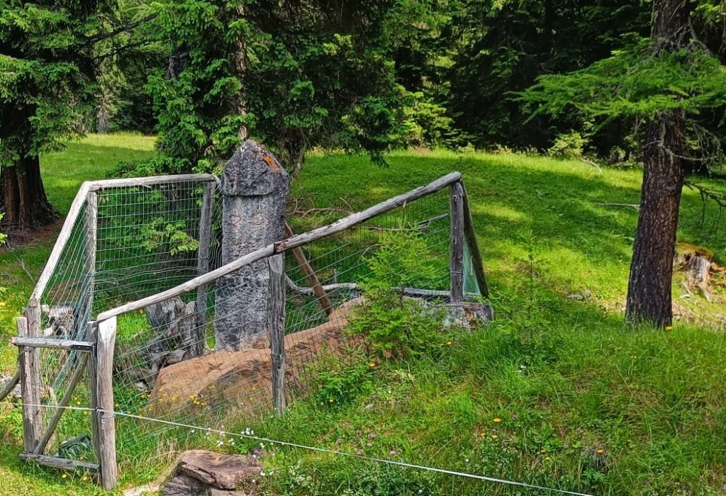 Il Cippo di Sasso Rosso ph Regola Generale Granda di San Vito di Cadore
