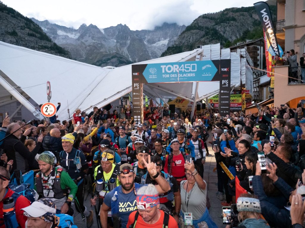 La partenza del Tor des Glacier 2022 credit Stefano Coletta