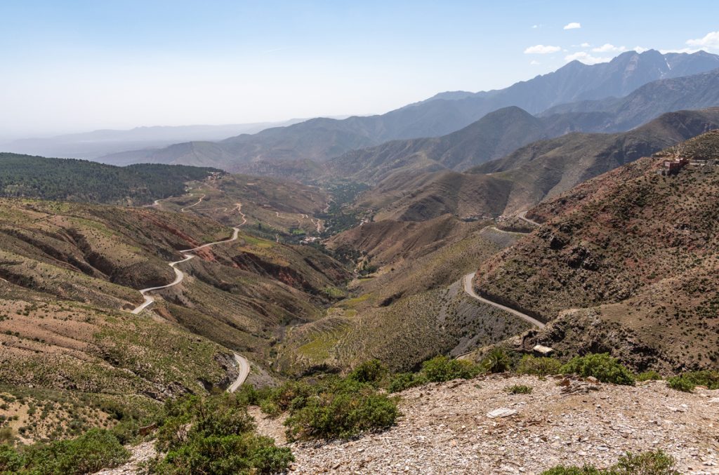 Paesaggio montano al passo TizinTest nelle montagne dellAtlante credit AdobeStock