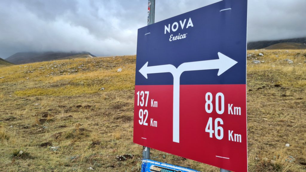 Un cartello a Campo Imperatore credit Stefano Ardito