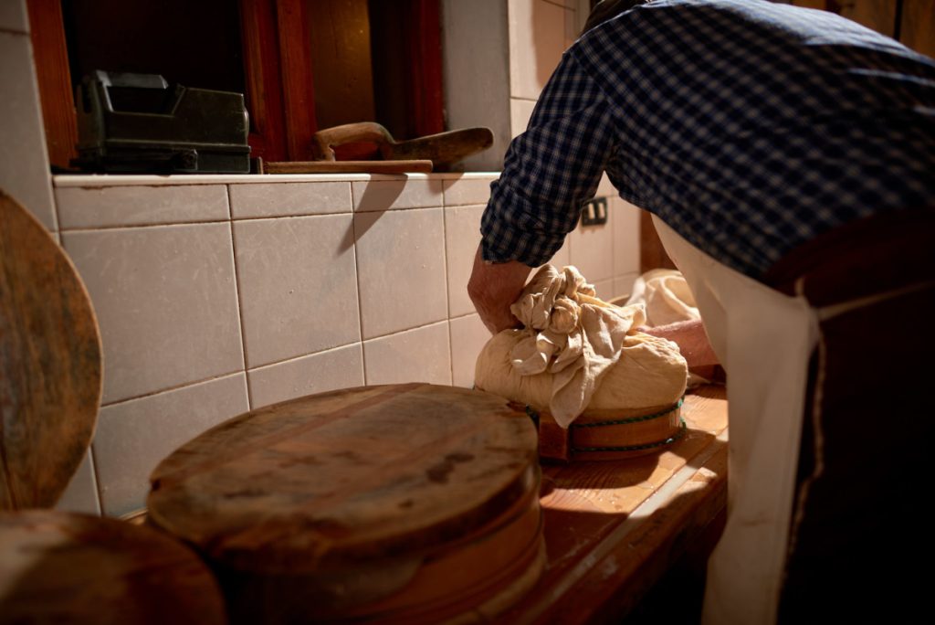 Una fase della lavorazione @Sartori