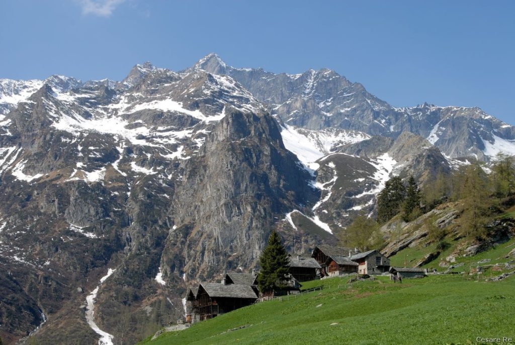 Val dOtro con il Corno Bianco sullo sfondo credit Cesare Re