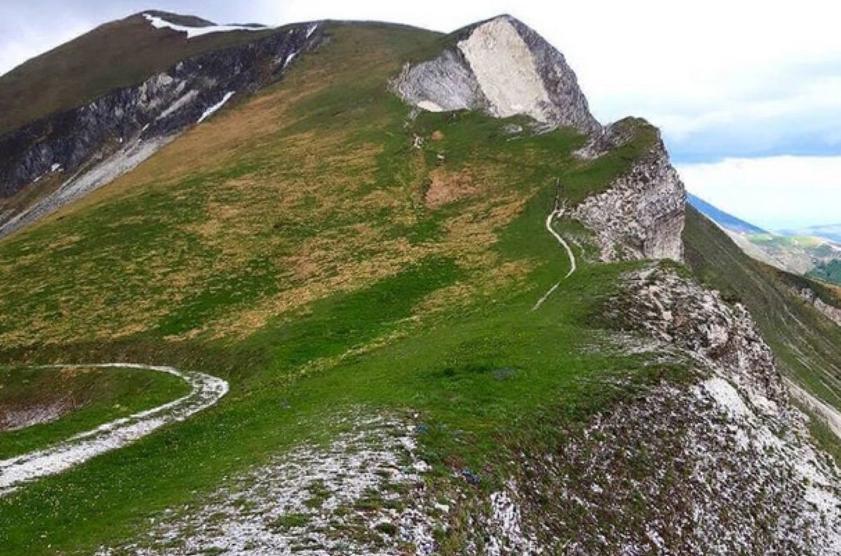 Cima di Passo Cattivo presso Castel SantAngelo sul Nera credit Territori forti e fluidi