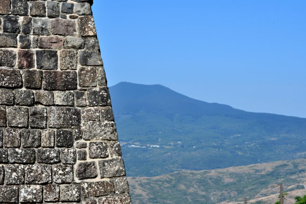 LAmiata dalla Rocca di Radicofani credit Stefano Ardito