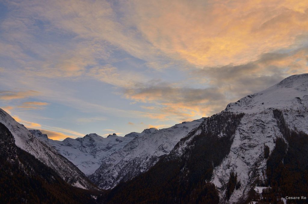 Salendo al rifugio Sella dopo una precoce nevicata autunnale @Cesare Re