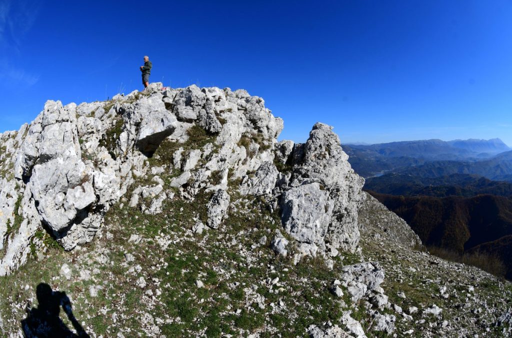 APERTURA Monte Navegna, la vetta, foto Stefano Ardito