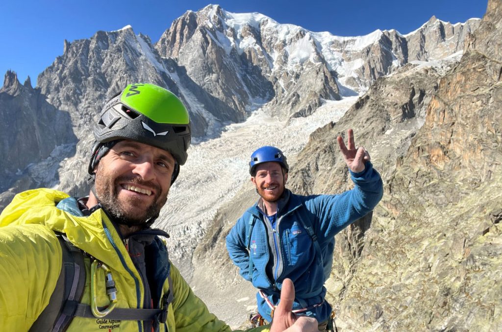 In vetta, con il Monte Bianco sullo sfondo