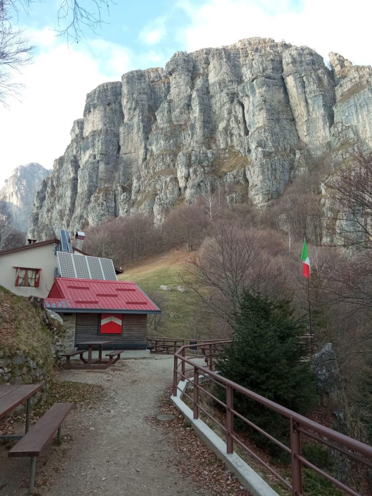 Capanna Giacomo Ghislandi , più conosciuta come Il Baitello