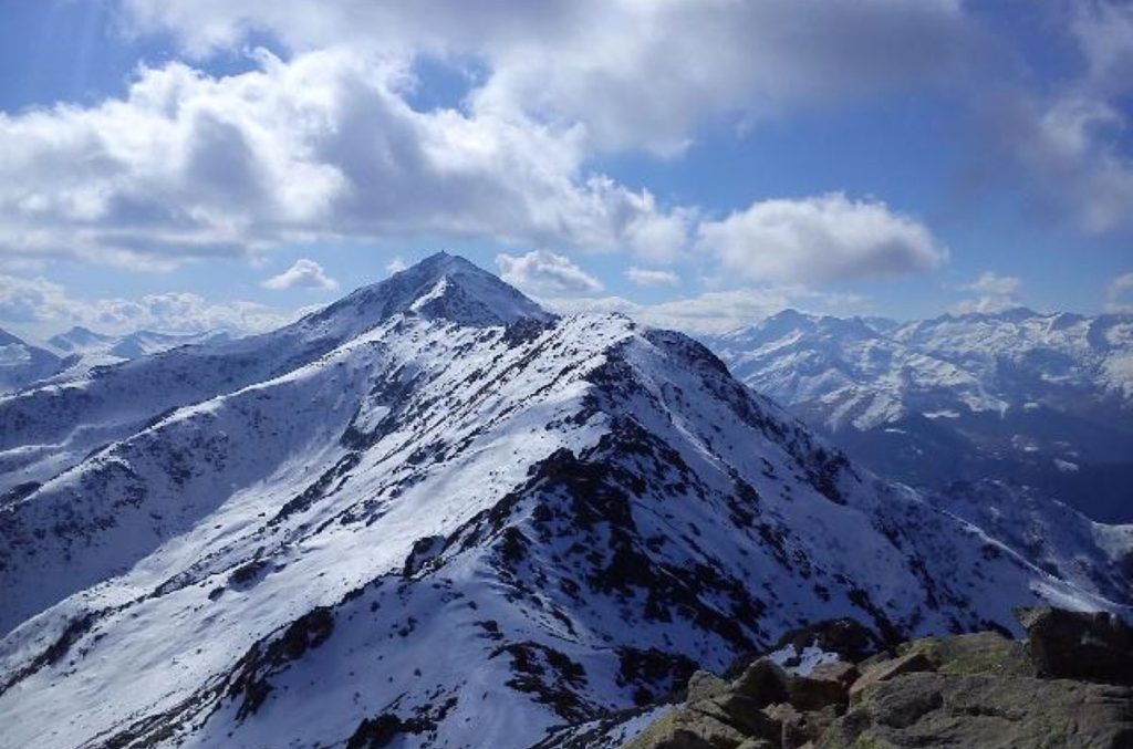 La cresta tra Besimauda e Costa Rossa Foto Lorenzo Volpe