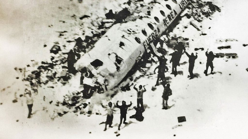 La prima foto dei soccorsi ai sopravvissuti dell