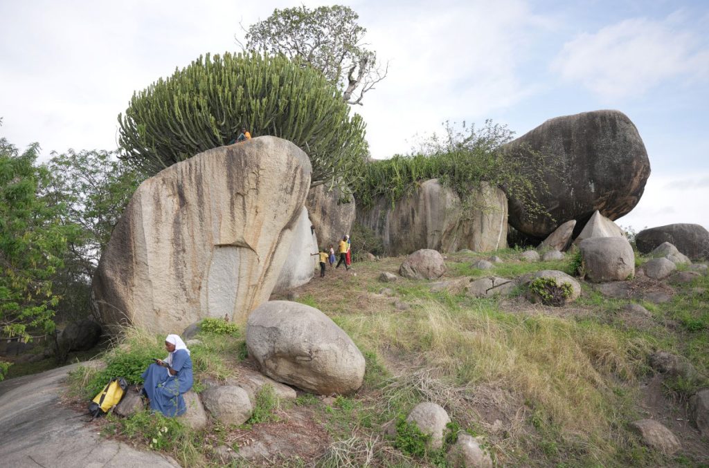 Massi per il boulder a Musoma @Climbing for Reason