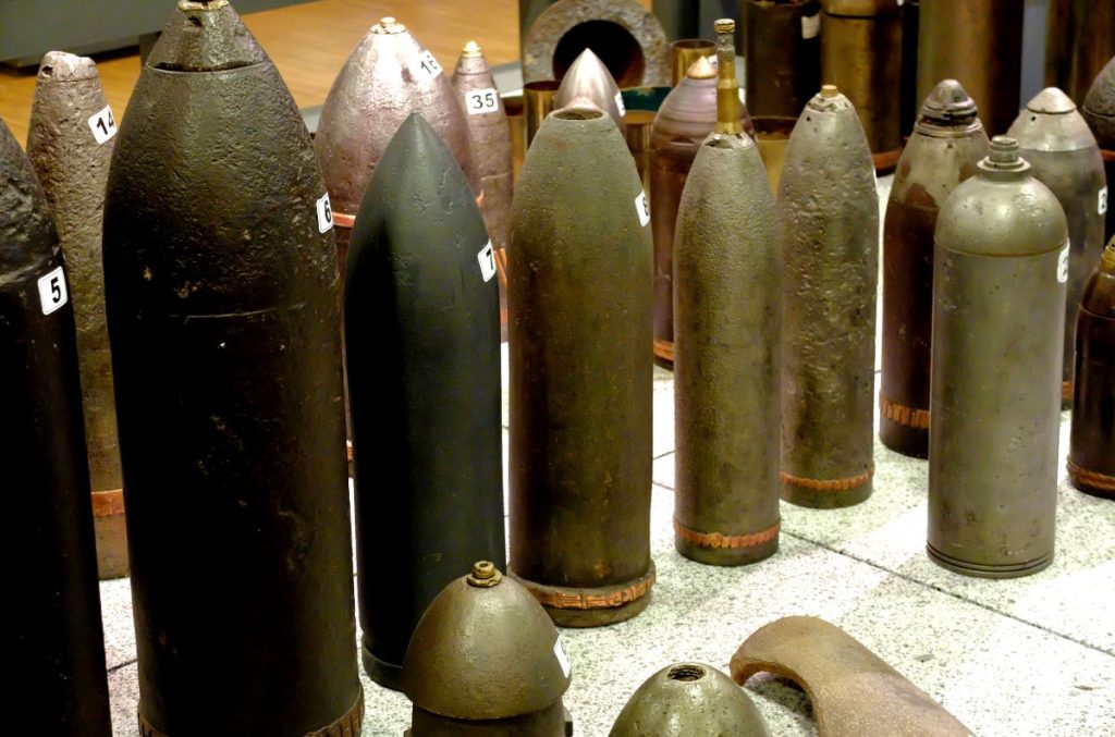 Proiettili di artiglieria nel museo di Vermiglio, foto Stefano Ardito