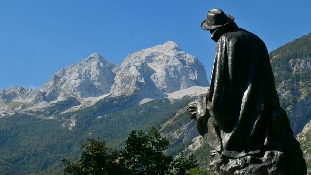 Trenta, statua di Julius Kugy, foto SA