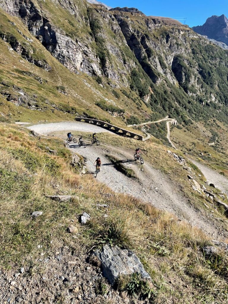La strada che porta a Passo San Giacomo Foto Gonuts