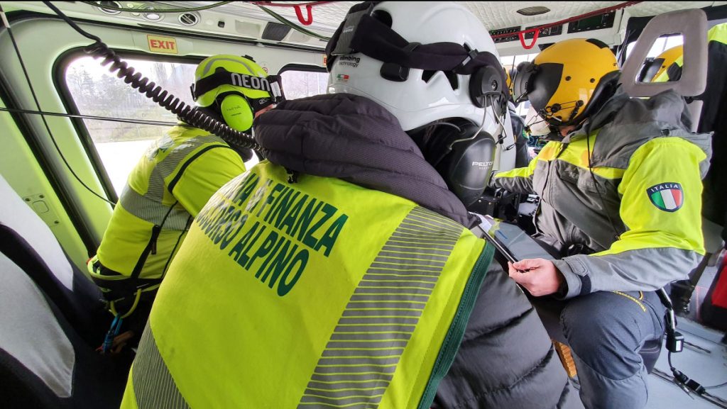 Operatore con tablet e Imsi @GDF Domodossola