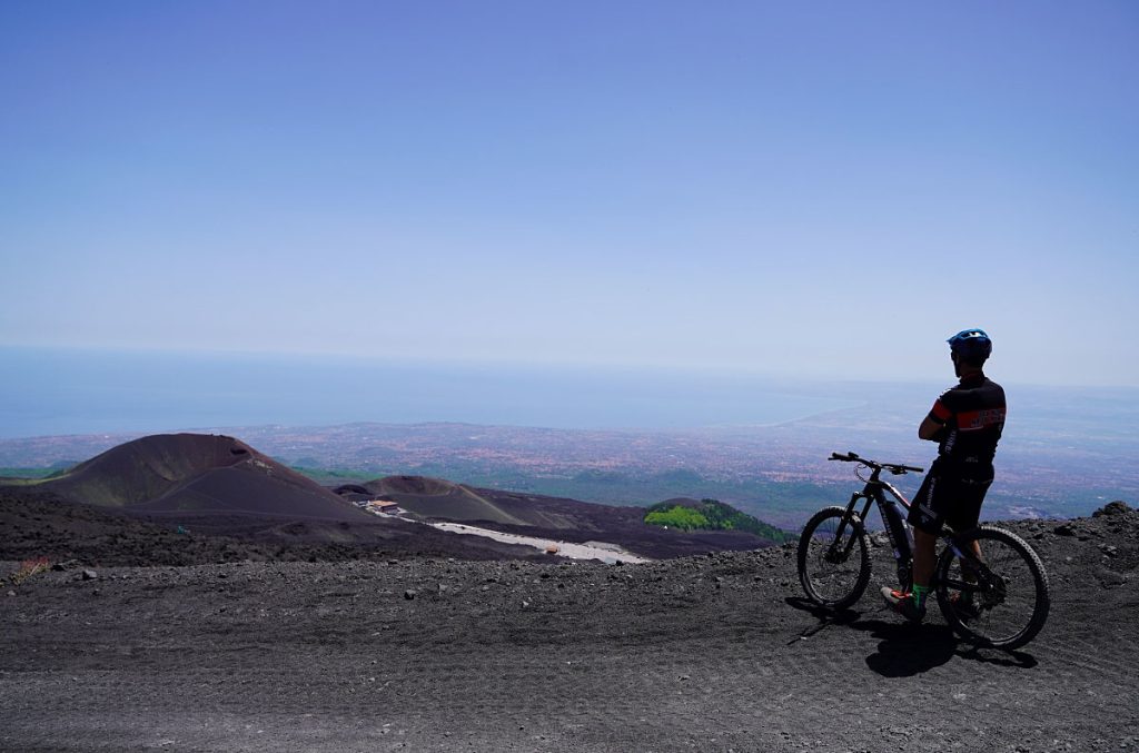 Veduta sui Crateri Silvestri e il Mar Ionio - @Biking Sicily