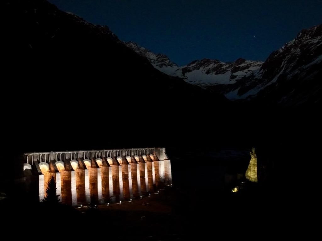 Il progetto di illuminazione della diga. Foto Giovanni Bettineschi