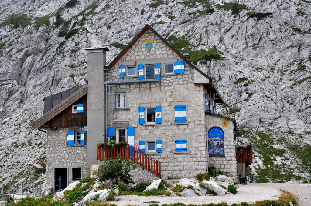 Il rifugio Gilberti-Soravito inaugurato poco dopo la morte dello scalatore friulano, foto Stefano Ardito