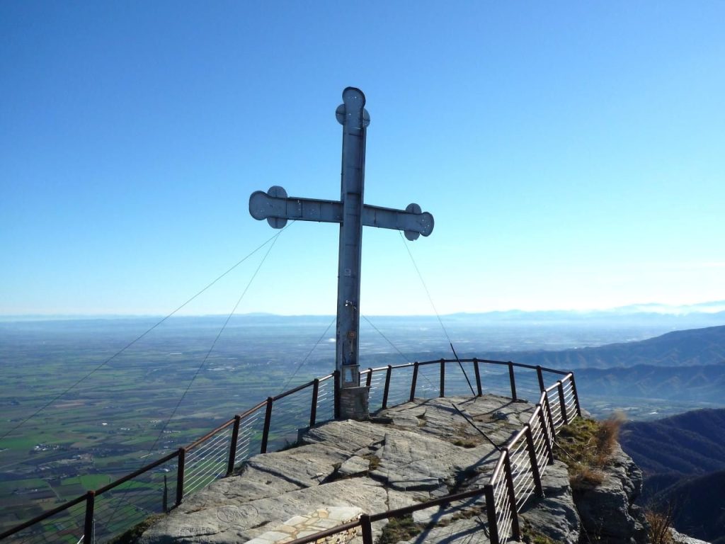 La Croce di Envie. Foto Lorenzo Volpe