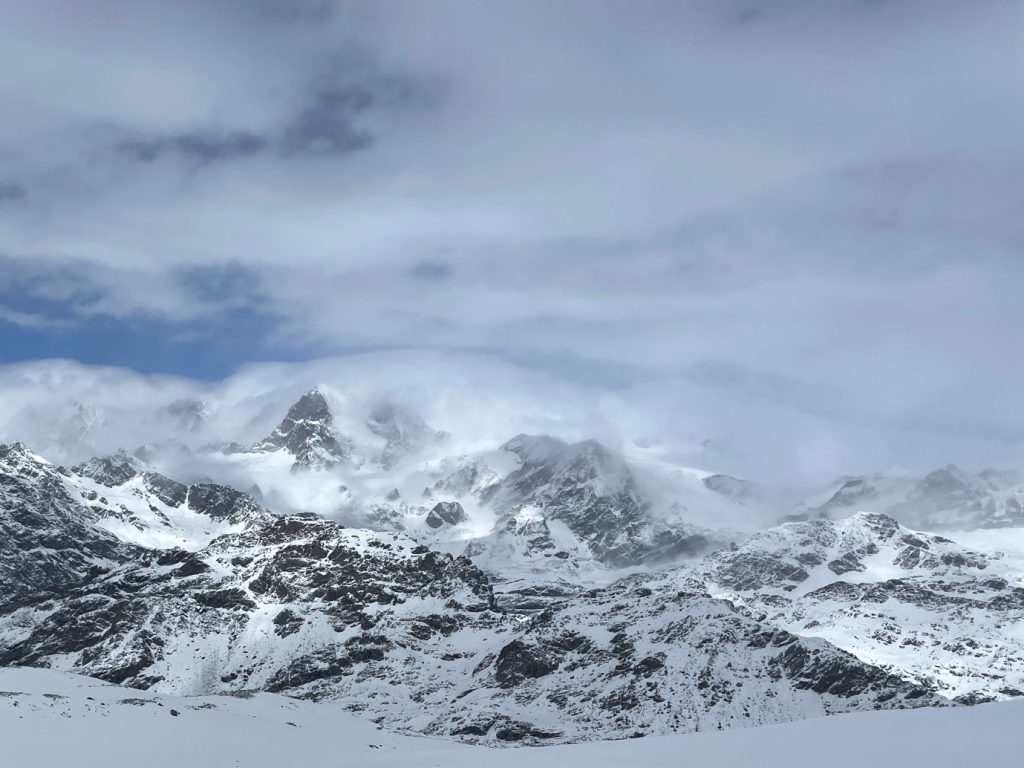 Lame di luce, sole e nevischio, foto Michele Comi