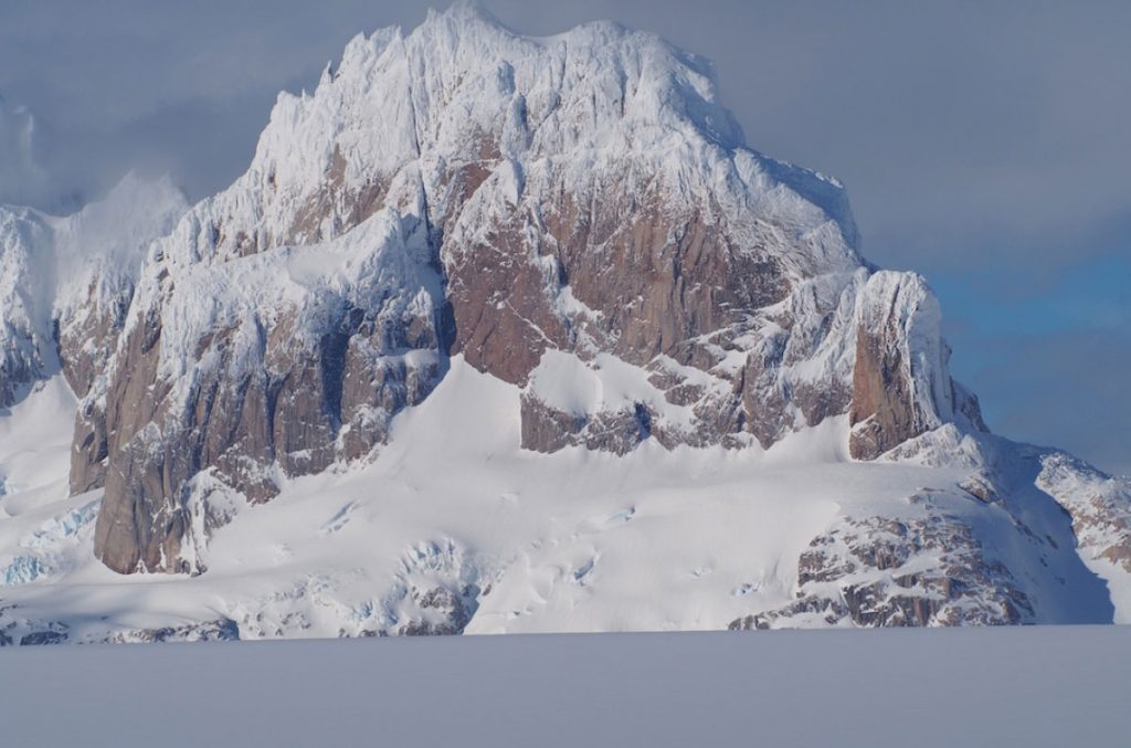Cerro Nora oeste, parete nord in inverno (foto Camilo Rada)