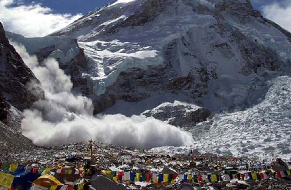 Valanga Campo Base Everest nel 2015