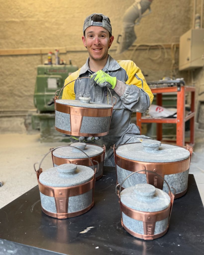 Nicola Bagioli nel suo laboratorio a Lanzada