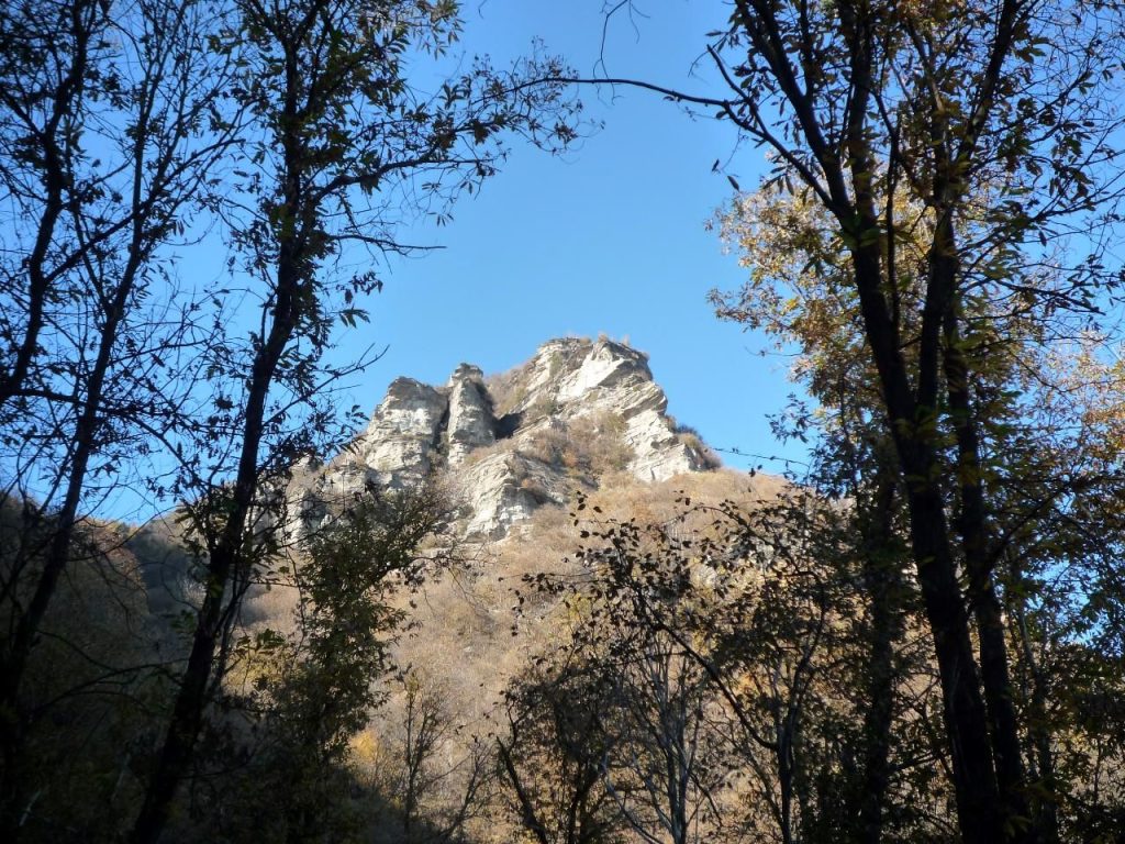 Sul versante di Envie. Foto Lorenzo Volpe