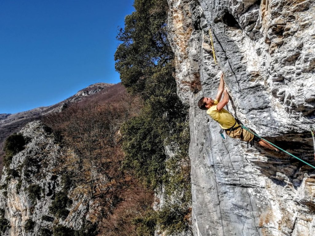 Tommy Sismondi su El Gringo, falesia Calumet. Foto Matteo Gambaro