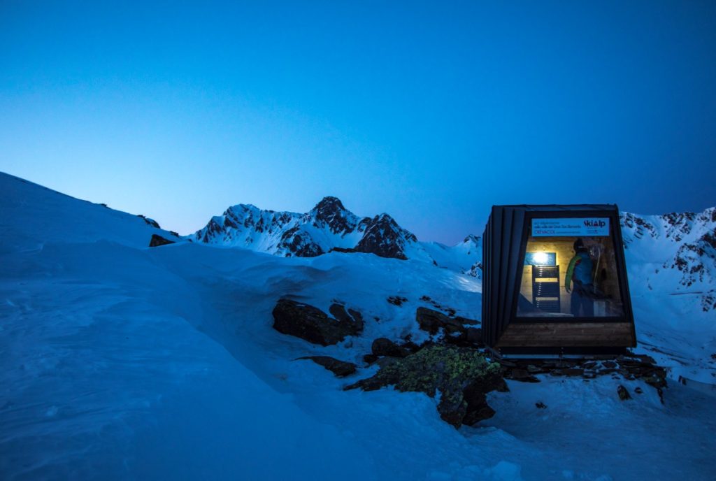 Il nuovo bivacco a Crevacol. Foto Stefano Jeantet